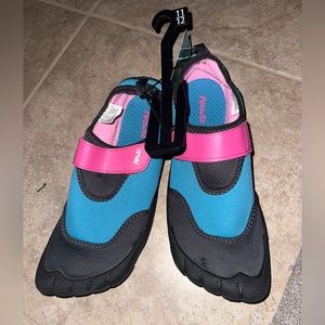 Newt UPF size 11/12 SPF 50* WaterShoes